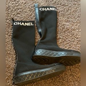 Beautiful  black boots — AS SEEN IN THE PICTURE